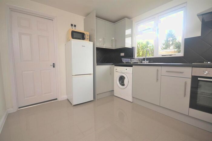 1 Bedroom Flat To Rent In London Road, Earley, Reading, RG6