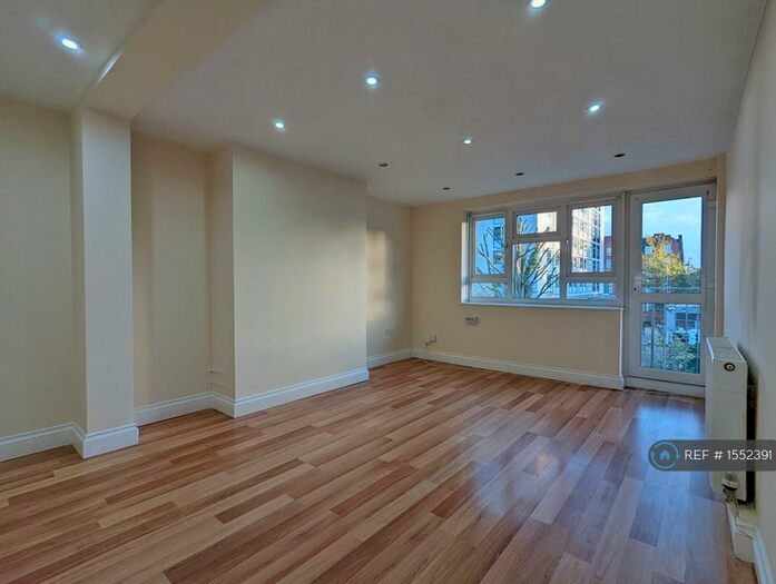 3 Bedroom Flat To Rent In Georgian House, London, N16