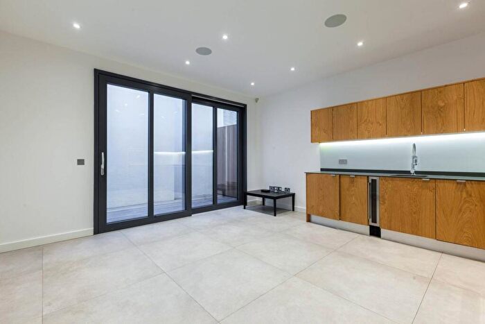 1 Bedroom Flat To Rent In The Denim Factory, Shoreditch, London, E1