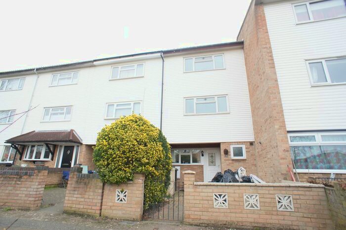 5 Bedroom Property To Rent In Theydon Court, Waltham Abbey, Essex, EN9