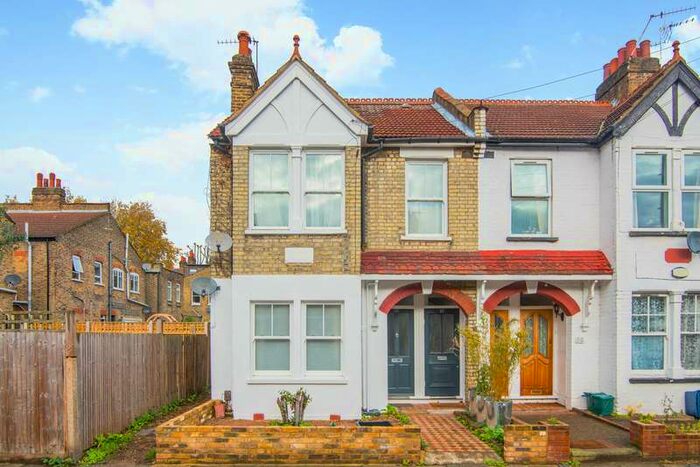 2 Bedroom Flat To Rent In Kenley Road, St Margarets, Twickenham, Uk, TW1