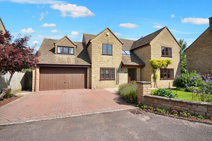 4 Bedroom Detached House For Sale In Walnut Bank Drive, Teddington, Tewkesbury, Gloucestershire, GL20