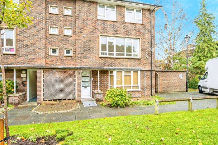 3 Bedroom Flat For Sale In Tower Close, Chichester, West Sussex, PO19