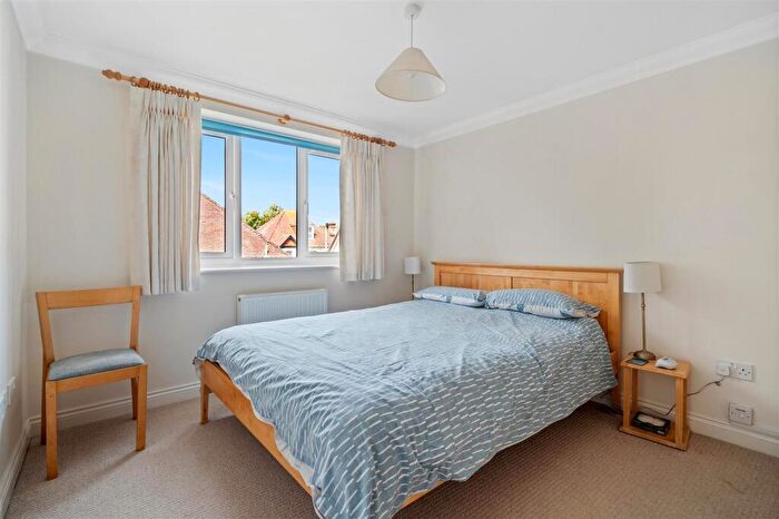 2 Bedroom Apartment For Sale In Burlington Road, BH19 - Photo 6