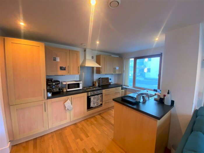 2 Bedroom Apartment To Rent In Two Bedroom Apartment - Crozier House, Leeds, LS10