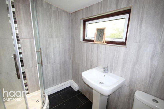 3 Bedroom Semi Detached House To Rent In Hill House Road, Dartford, DA2