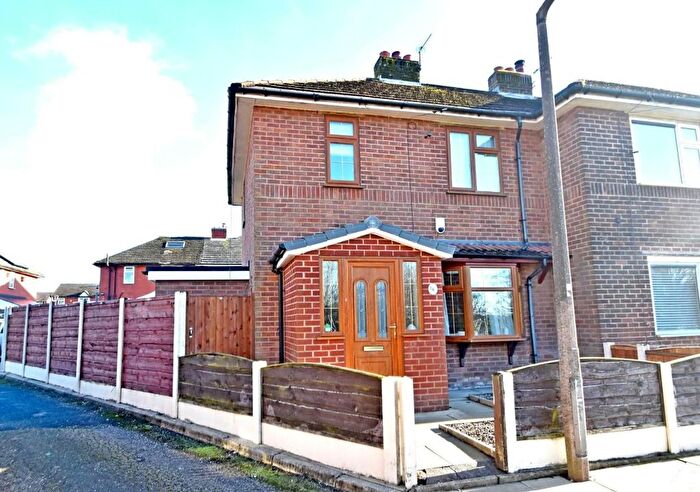 3 Bedroom Semi-Detached House For Sale In Plumpton Drive, Seedfield, Bury, BL9