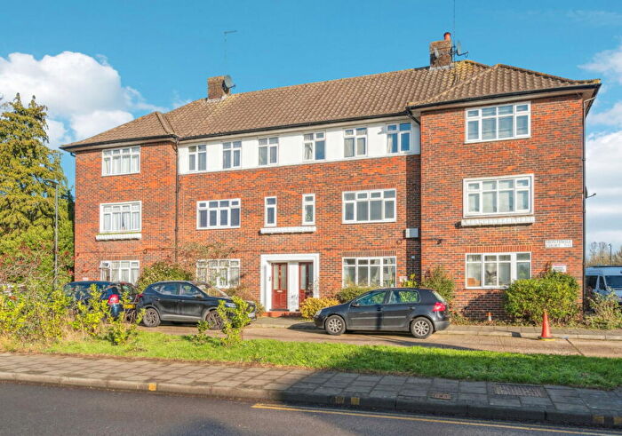 3 Bedroom Duplex For Sale In Montesole Court, Pinner Hill Road, Pinner, HA5