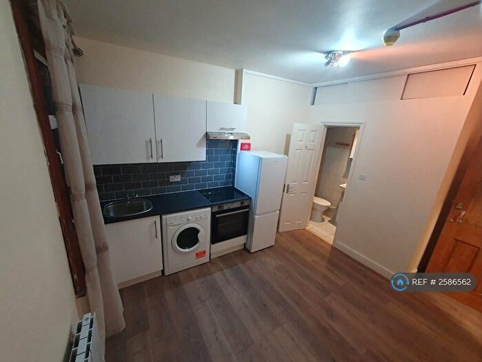 Studio To Rent In Park Parade, London, NW10