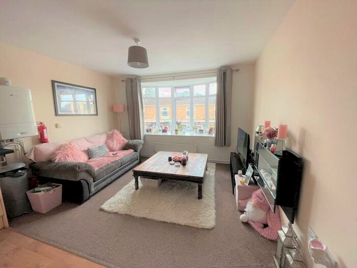 2 Bedroom Detached House To Rent In High Street, Stonehouse, GL10