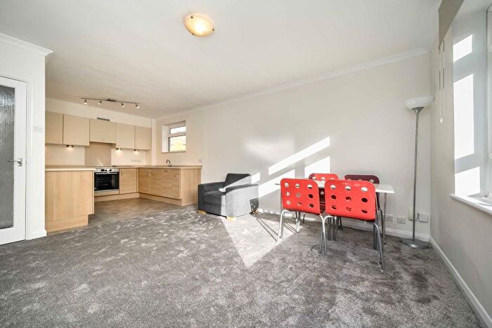 1 Bedroom Flat To Rent In Leopold Avenue, London, SW19