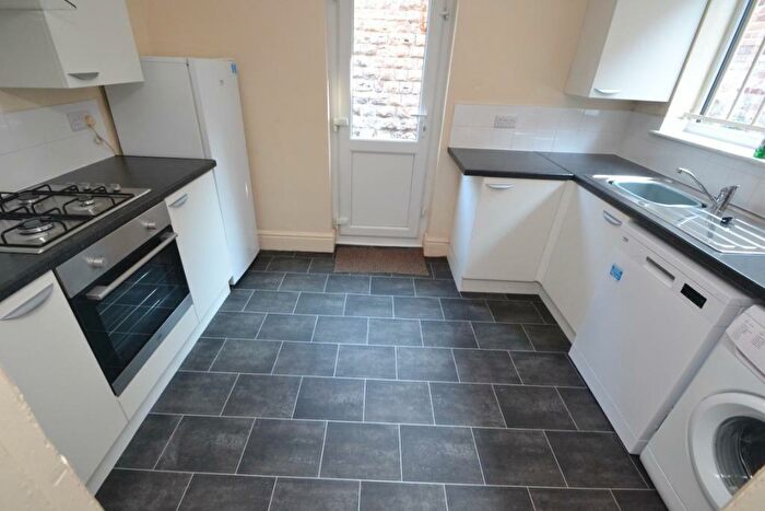 5 Bedroom Detached House To Rent In Derby Grove, Lenton, Nottingham, NG7