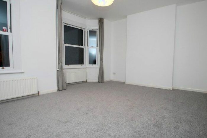 2 Bedroom Flat To Rent In Perry Rise, London, SE23