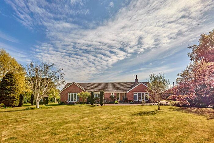 4 Bedroom Detached Bungalow For Sale In One Eyed Lane, Hoxne Road, Weybread, Diss, IP21
