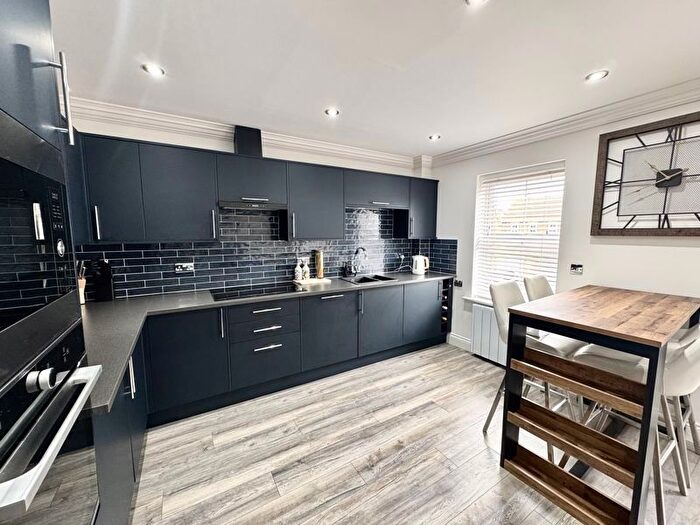 2 Bedroom Flat To Rent In Meadow Vale, Shiremoor, NE27