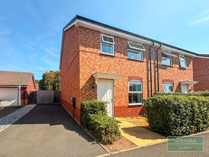 3 Bedroom Semi Detached House For Sale In Yew Tree Way, Barford, Warwick, CV35