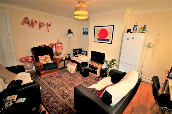 2 Bedroom Terraced House To Rent In Hessle Road, Leeds, LS6