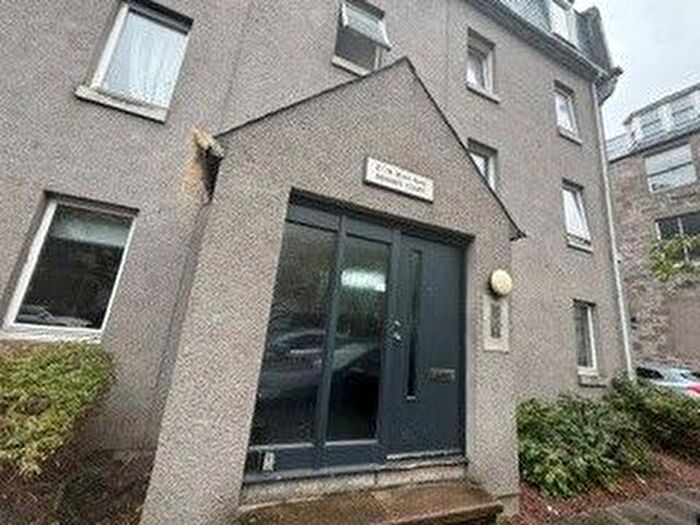 2 Bedroom Flat To Rent In Rennies Court, City Centre, Aberdeen, AB11