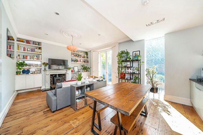 2 Bedroom Flat For Sale In Brondesbury Villas, Queen's Park, NW6