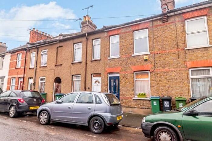 2 Bedroom Property To Rent In Fearnley Street, Watford, WD18