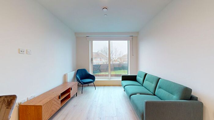 1 Bedroom Flat To Rent In Beverley Way, New Malden, SW20