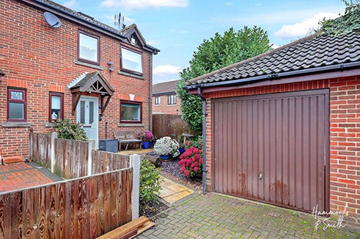 4 Bedroom End Of Terrace House For Sale In Green Close, Epping Green, CM16