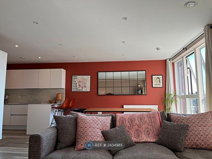 3 Bedroom Flat To Rent In Scena Way, London, SE5