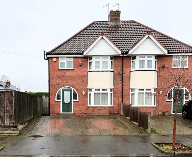 3 Bedroom Semi-Detached House To Rent In Stonor Road, B28