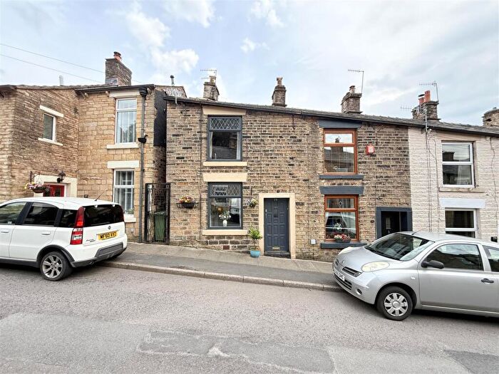 2 Bedroom End Of Terrace House For Sale In Quickedge Road, Mossley, OL5