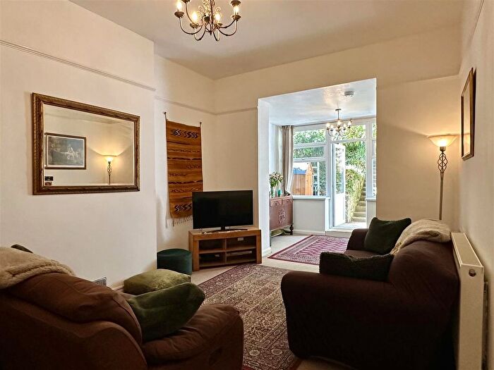 1 Bedroom Flat For Sale In Linton Road, Hastings, TN34