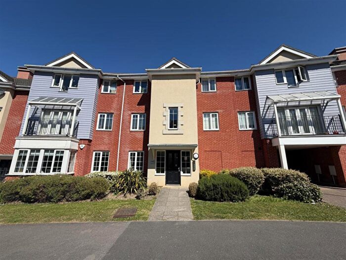 2 Bedroom Flat To Rent In Flowers Avenue, Ruislip, HA4