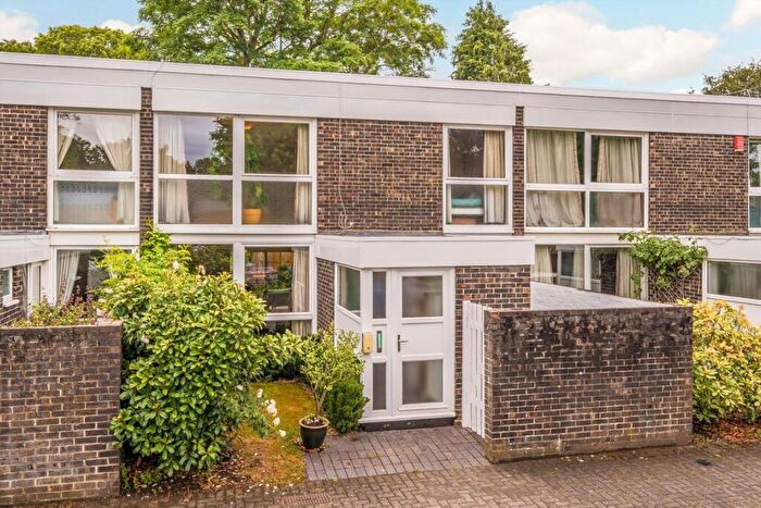 3 Bedroom Terraced House For Sale In Brackley, Weybridge, KT13
