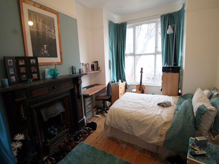 4 Bedroom Semi-Detached House To Rent In Stanmore Road, Leeds, LS4