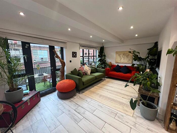 2 Bedroom Apartment To Rent In Maxim, Lionel Street, Birmingham, B3