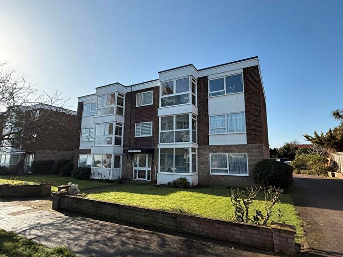 2 Bedroom Flat For Sale In Queens Road, Frinton-on-sea, CO13