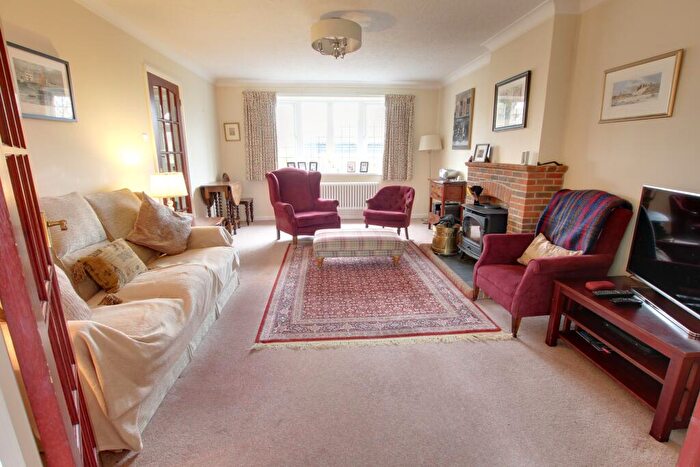 4 Bedroom Detached House For Sale In Anthill Close, Denmead, PO7