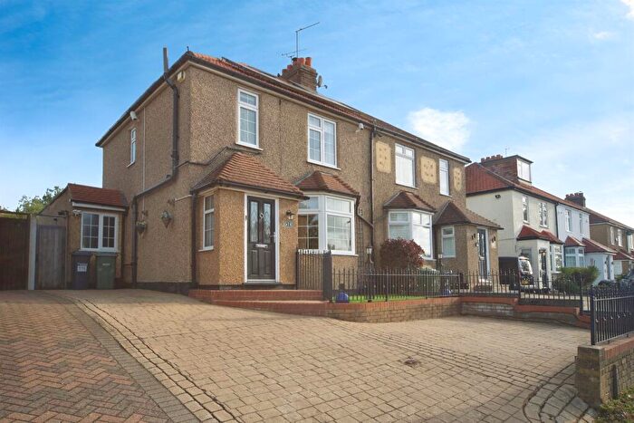3 Bedroom Semi-Detached House For Sale In Goffs Lane, Goffs Oak, Waltham Cross, EN7