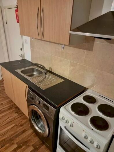 1 Bedroom Flat To Rent In Langdale Avenue, Mitcham CR4