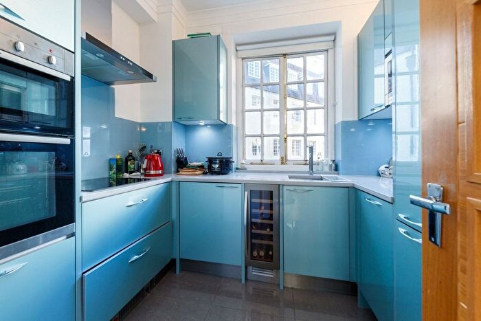 2 Bedroom Flat For Sale In Rosebery Avenue, London, EC1R
