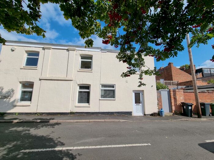 4 Bedroom Detached House To Rent In Earl Street, Leamington Spa, CV32