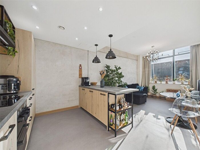 1 Bedroom Flat For Sale In Bentley Road, London, N1