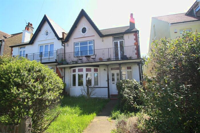 3 Bedroom Flat To Rent In Cossington Road, Westcliff-On-Sea, SS0