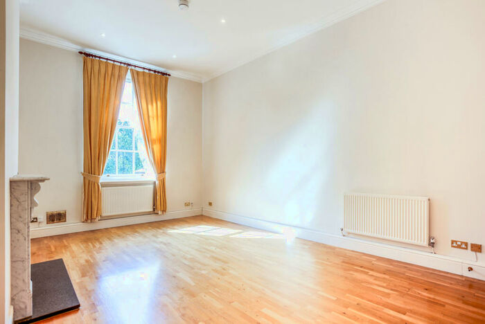 2 Bedroom Apartment To Rent In Ellesmere Place, Walton, KT12