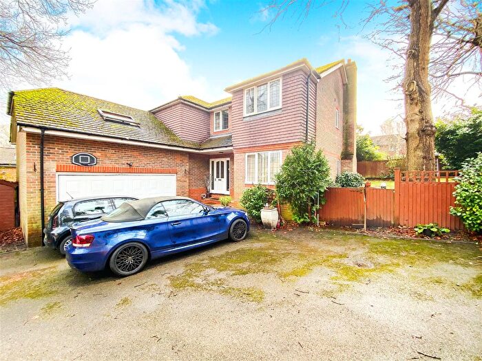 5 Bedroom Detached House For Sale In Highclere Drive, Camberley, GU15