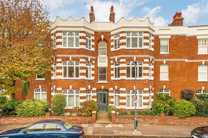 2 Bedroom Flat For Sale In Castelnau Gardens, Barnes, SW13