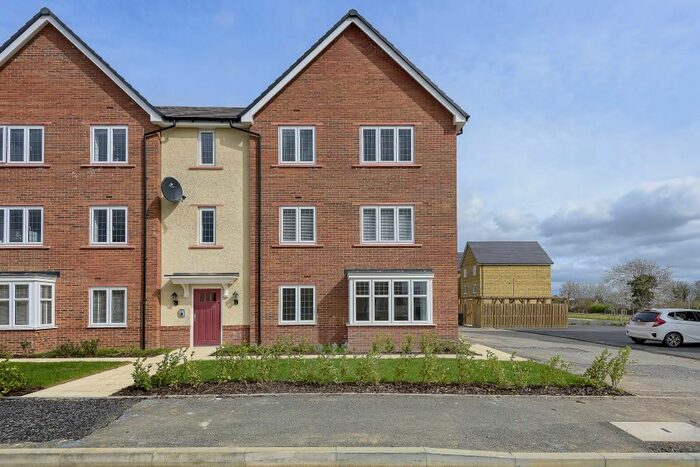 2 Bedroom Flat To Rent In Brize Meadow, Brize Norton, OX18