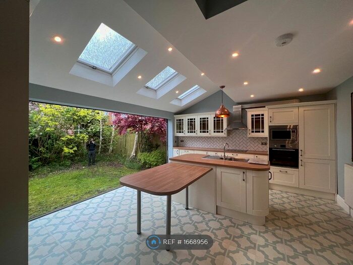 4 Bedroom Semi-Detached House To Rent In Holmwood Road, Manchester, M20