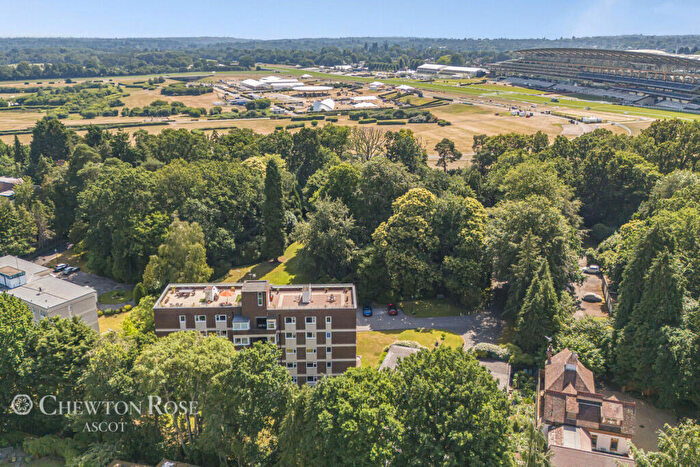 3 Bedroom Penthouse For Sale In Windsor Road, Ascot, SL5