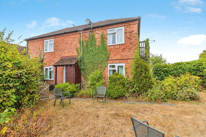 1 Bedroom Maisonette For Sale In Wheelwrights Mews Neath Hill, Milton Keynes, MK14