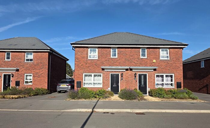 3 Bedroom Semi Detached House To Rent In Fern Green Close, Rugby, Warwickshire, CV22